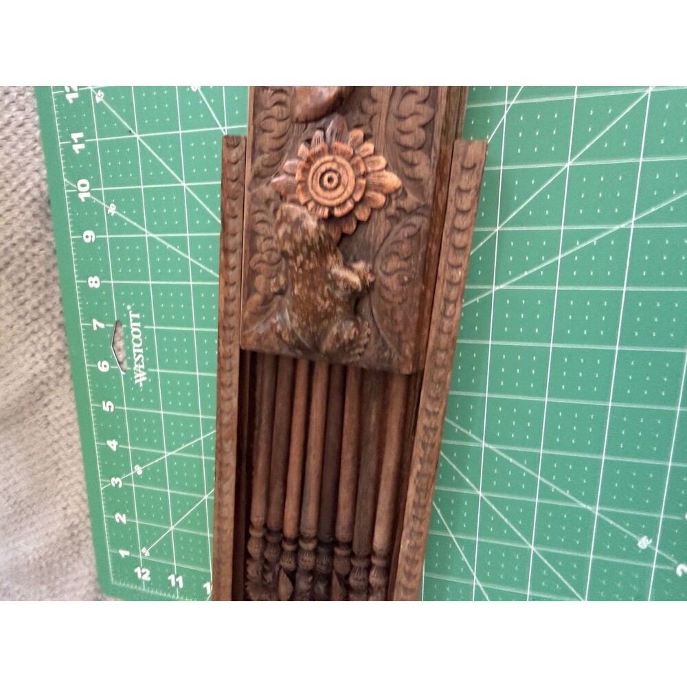 Vintage Hand Carved Wood Box with Chopsticks Lizard and Frog Set of 8 Sticks - Picture 11 of 15
